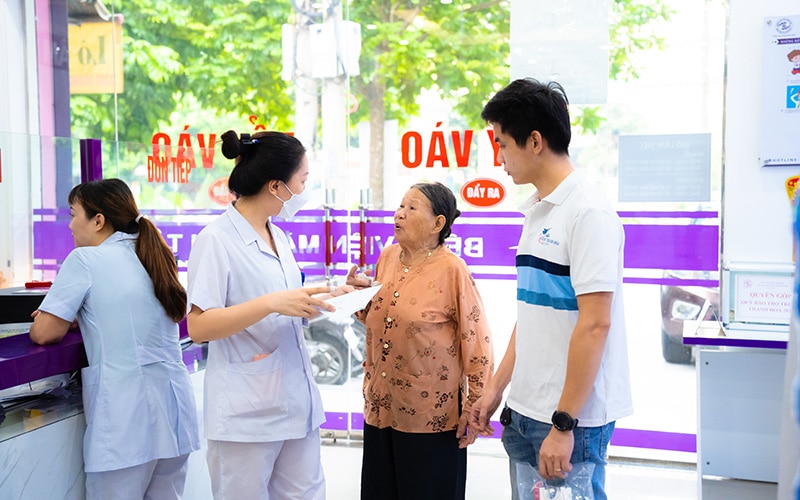 Bệnh Viện Mắt Bình Tâm hướng dẫn và giúp bệnh nhân khám chữa bệnh dễ dàng